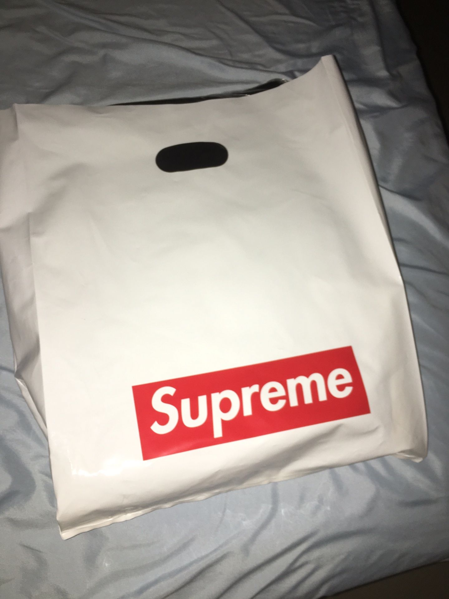 Supreme Week 7 drop (October 4, 2018) black XL Supreme World Famous Crewneck