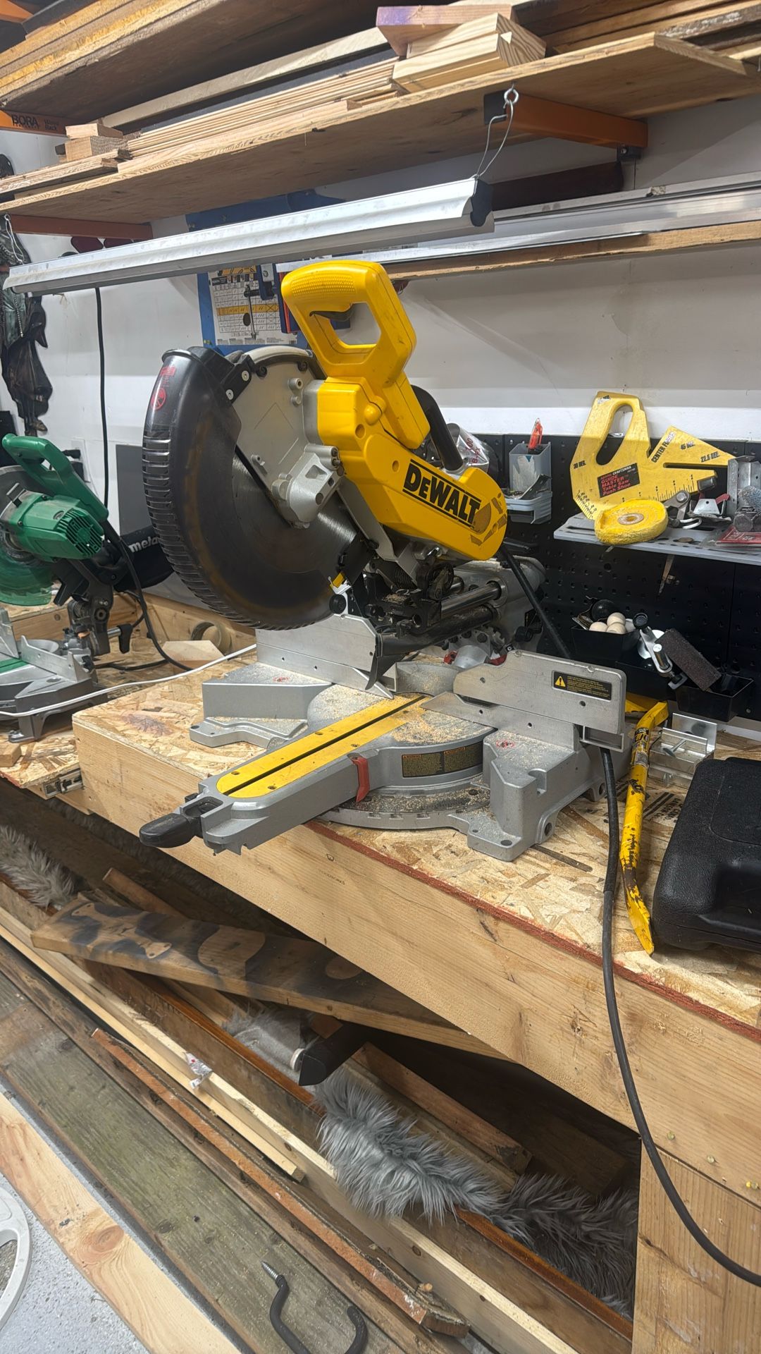 Dbl Beveled Miter Chop Saw Dewalt 12 Inch