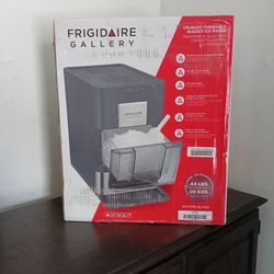 Frigidaire Gallery Nugget Ice Maker, 44 Pounds (Black)