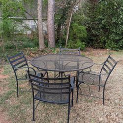 Exterior Metal Table And 4 Chairs 