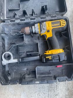 Dewalt 18 volt drill battery case and radio charger