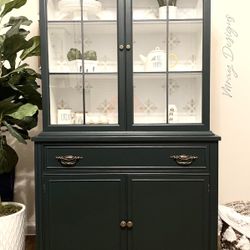 🌿 GORGEOUS Green Vintage Hutch!