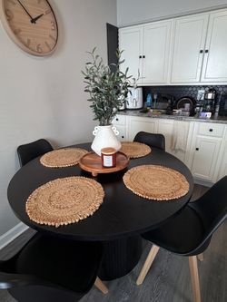 Black Round Dining Table with 4 Chairs – Excellent Condition