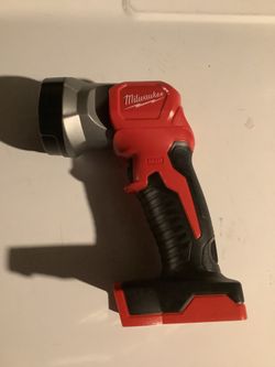 Milwaukee M18Lithium-Ion Cordless 100 Lumens LED Flashlight (Tool-Only)