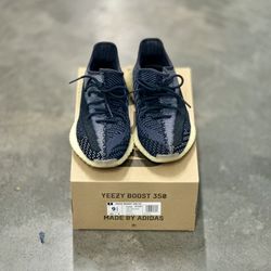 Adidas Yeezy Boost 350 V2 - Carbon/Asriel - 9.5M