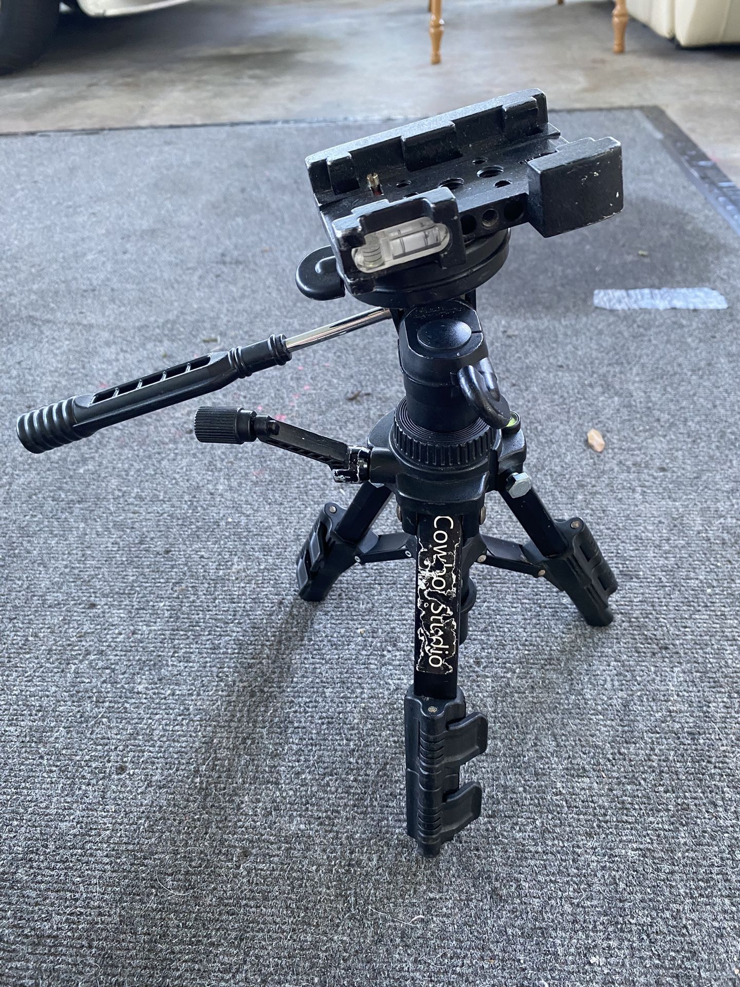 RetiCAM Tabletop Tripod with 3-Way Pan/Tilt Head