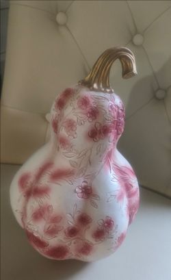 Floral carved resin gourd