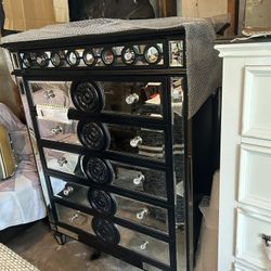 MIRRORED ACME CHEST IF DRAWERS