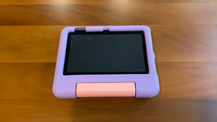 Amazon Fire 7 (12th Generation) with Case
