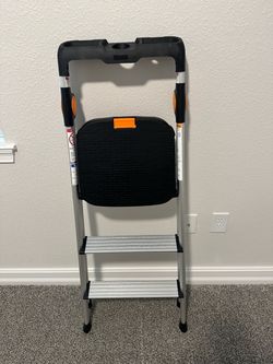 Folding Step Ladder with Tool Tray