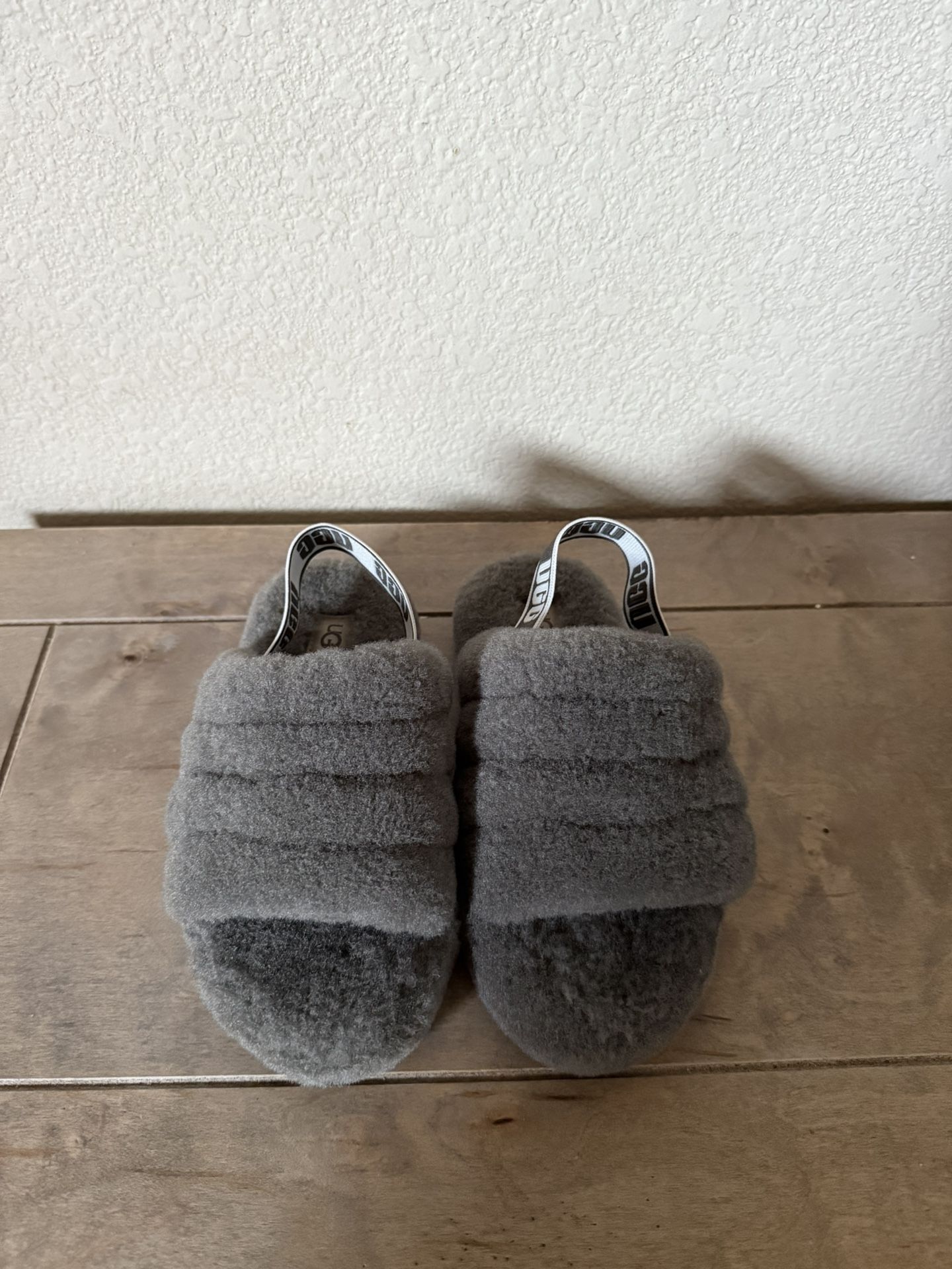 Girls Uggs Sz 1