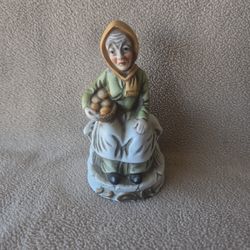 Ceramic old lady w/basket of oranges