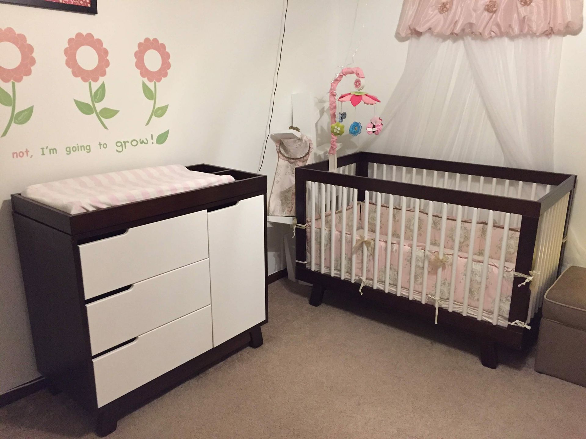 Like new Babyletto Hudson Convertible Crib And Changing Table