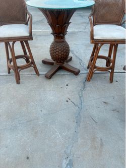 Pineapple table 2 chairs