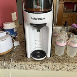 Baby Brezza Formula dispenser 