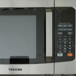 FREE  BUT  NEEDS REPAIR   2 Year Old Toshiba Microwave Oven.               
