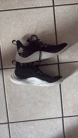 Curry Basketball Shoes – Women’s 10 / Men’s 8.5 – Good Condition