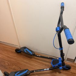 Y Fliker Carver Scooter 