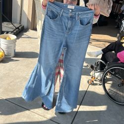 Shyanne Bell Bottom Jeans Size 29 