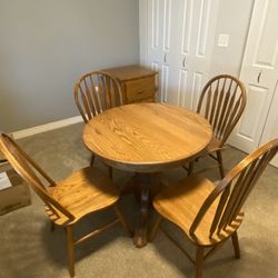 Light Oak Circular Table And Chairs 