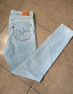 Women levi jeans size 29