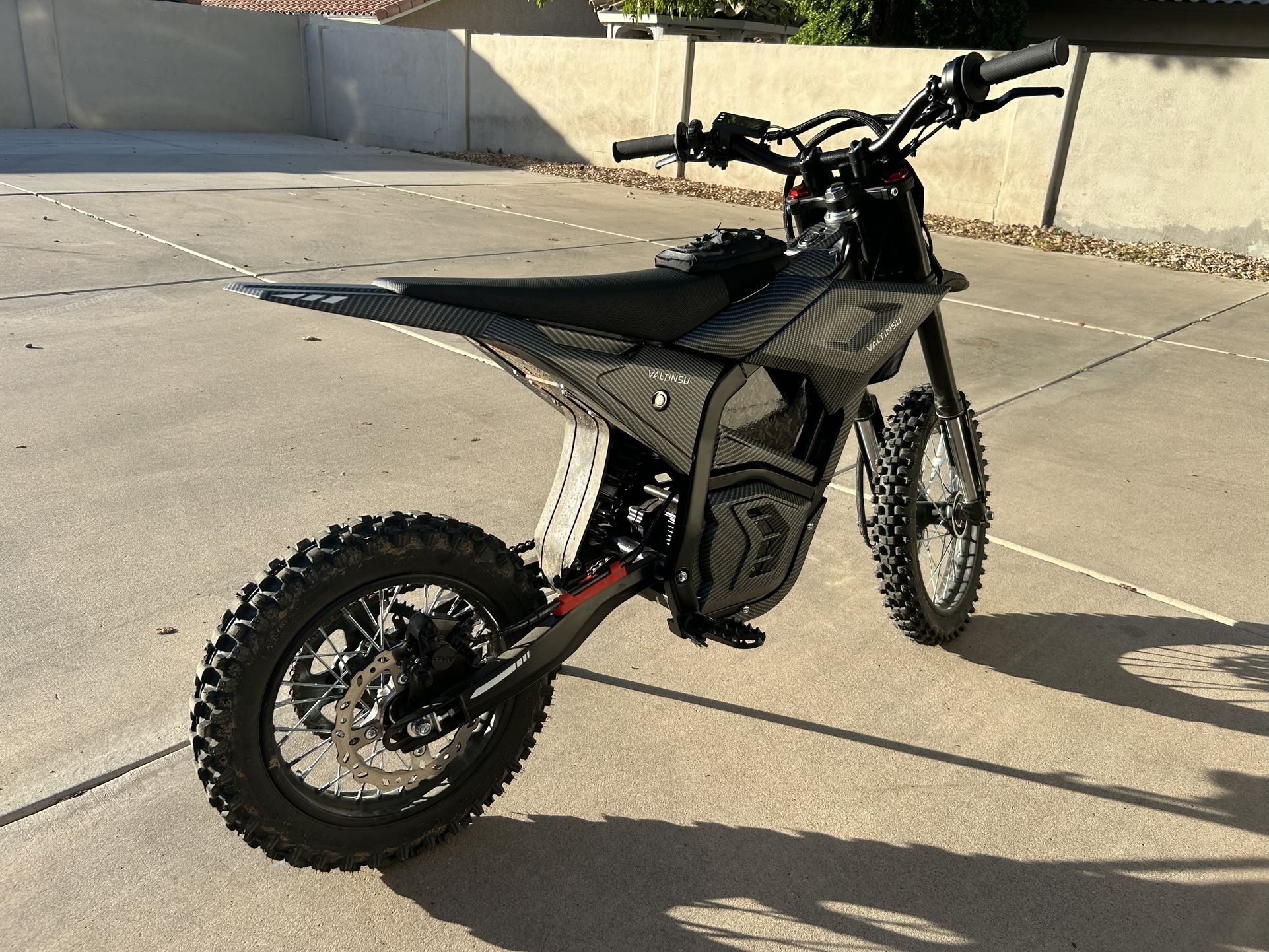 valtinsu em5/ yozma in10/ strike shadow/ rider x. e bike