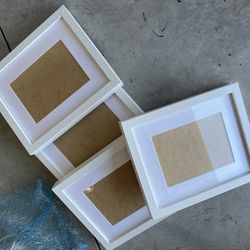 4 Picture Frames  White 