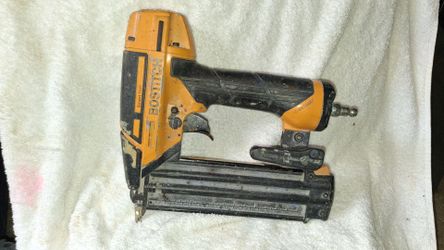 Bostitch Smart Point Pneumatic Brad Nailer