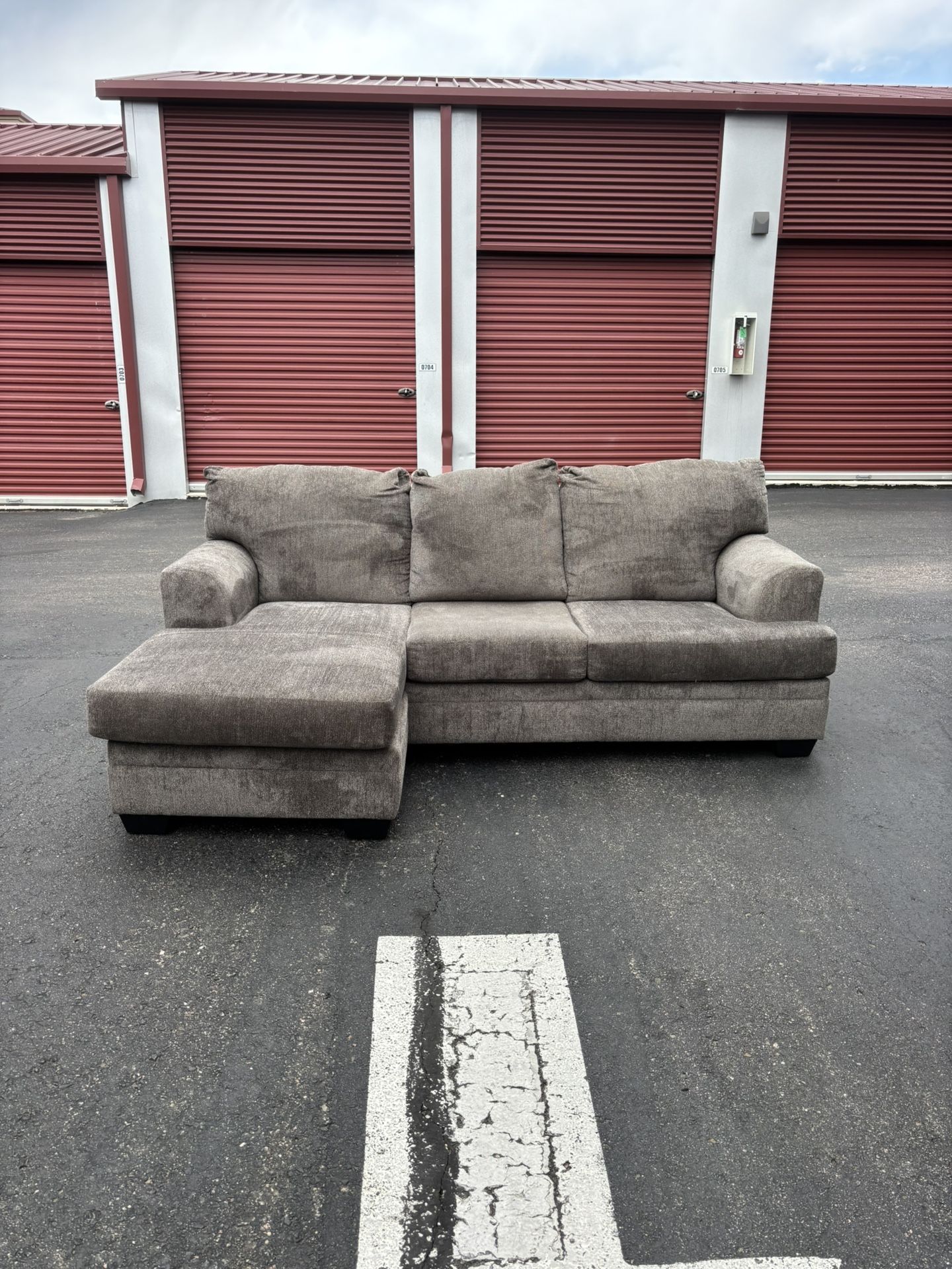 **FREE DELIVERY** Beautiful Modern Grey L Shaped Sectional Couch