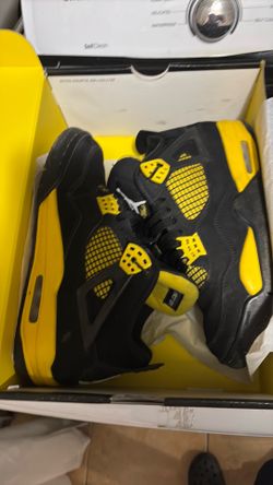 Air Jordan 4 retro thunders (2023) men size 8