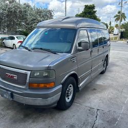 GMC Savanna Explorer Wheelchair Handicap Lit