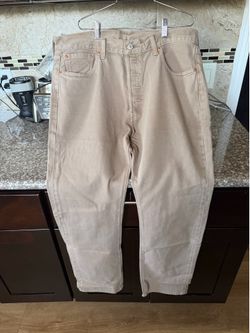 Khaki Levi’s 501