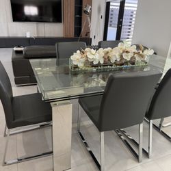 Clear Glass Table With Chairs