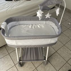 Bassinet With Sound Machine 
