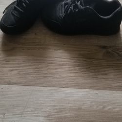 Brand NEW All Black Fila Tennis Shoes