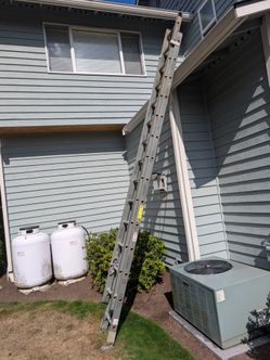 28 foot fiberglass extension ladder