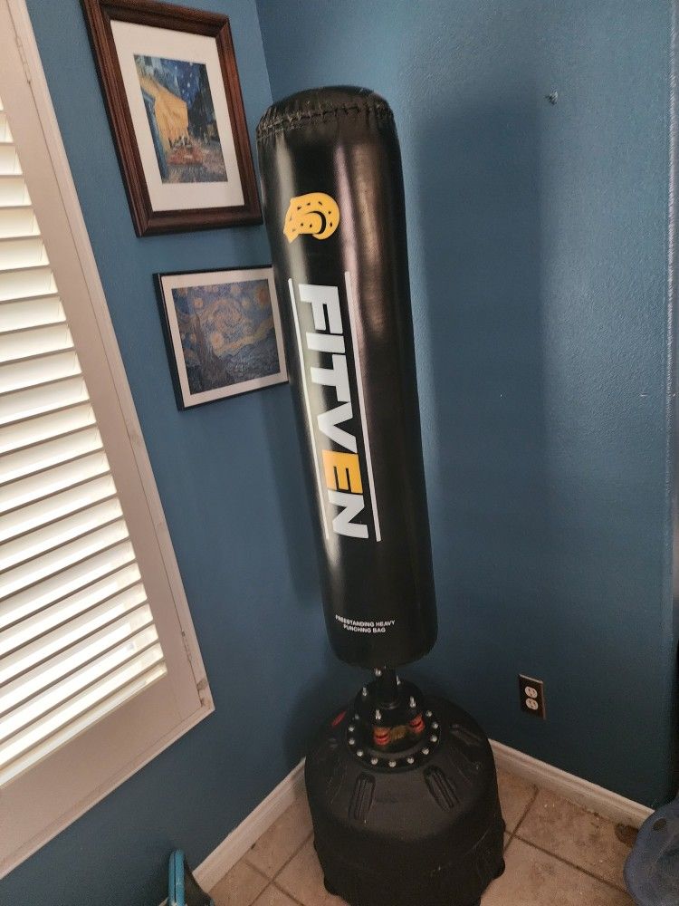 Freestanding Kickboxing Bag With Sucktion Cupbase.