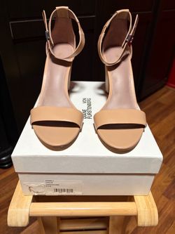 New Diane Von Furstenberg women’s 9.5 (fits like a 9) leather sandals