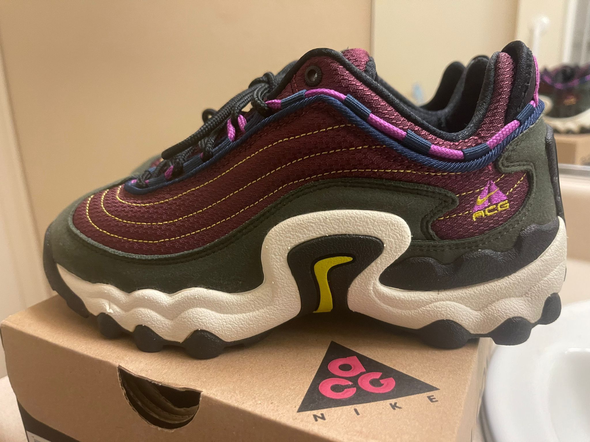 Nike Air Skarn ACG Sequoia Bordeaux for Sale in Chino, CA - OfferUp