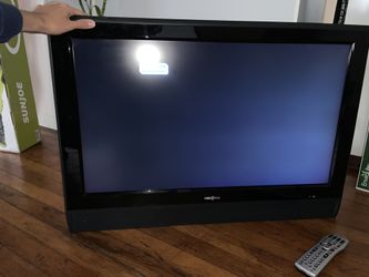 TV (32 Inch) Comes With Remote!