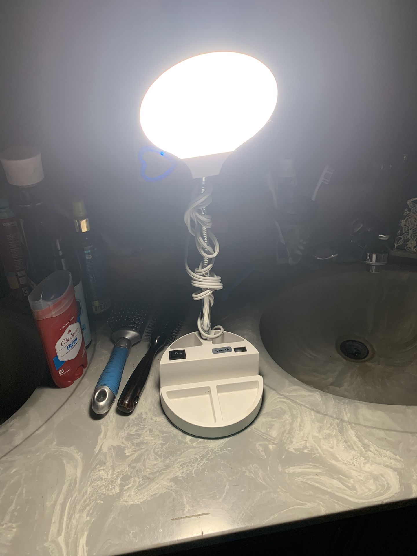 Desk Lamp With Charger 