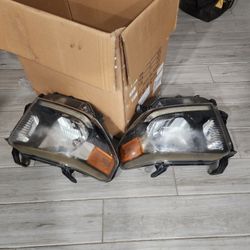 Toyota Tundra 2018  Headlights 