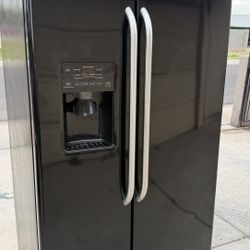 REFRIGERATOR GE BLACK COLOR 