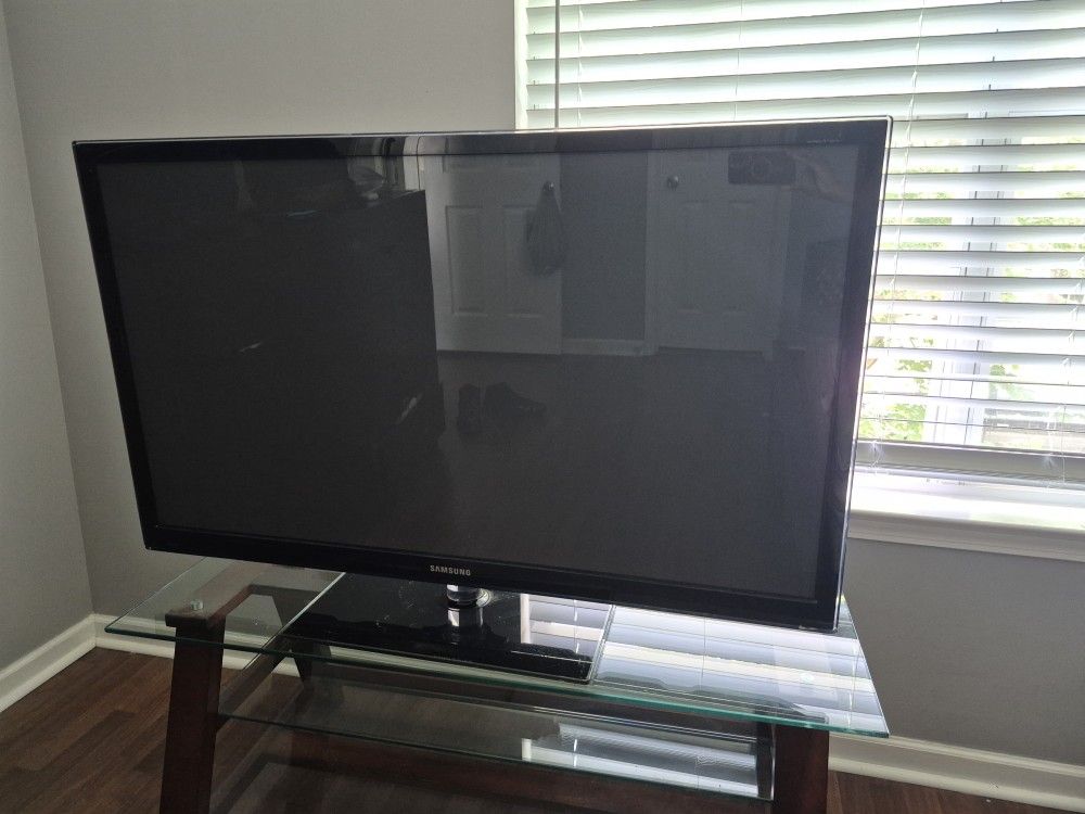 55in Samsung Tv And Stand