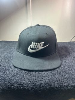 Nike black an white snapback hat