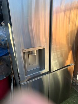 LG Refrigerator – Good Condition