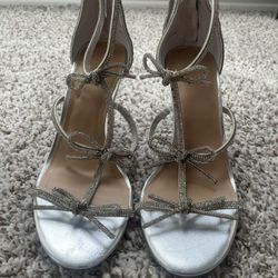 Women's Nolino Beaded Bow T-Strap Dress Sandals