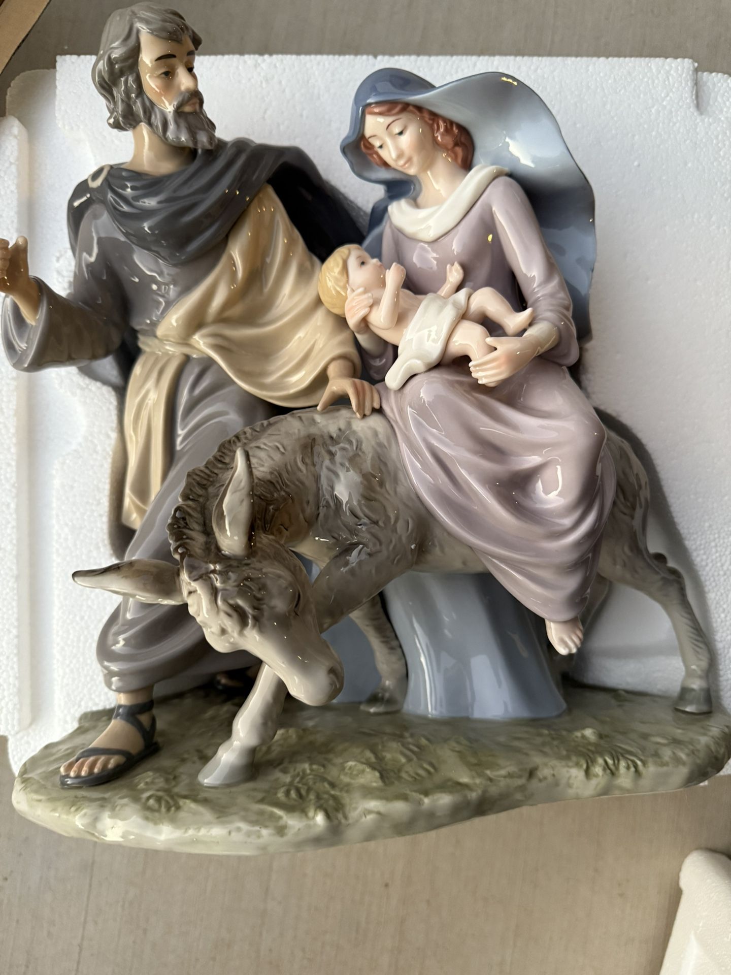 Classic Treasures Porcelain Escape To Egypt Mary Joseph Baby Jesus 11"