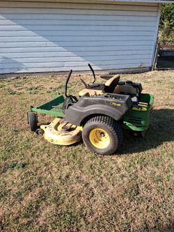 John Deere Ztrak Zero-Turn Riding Mower