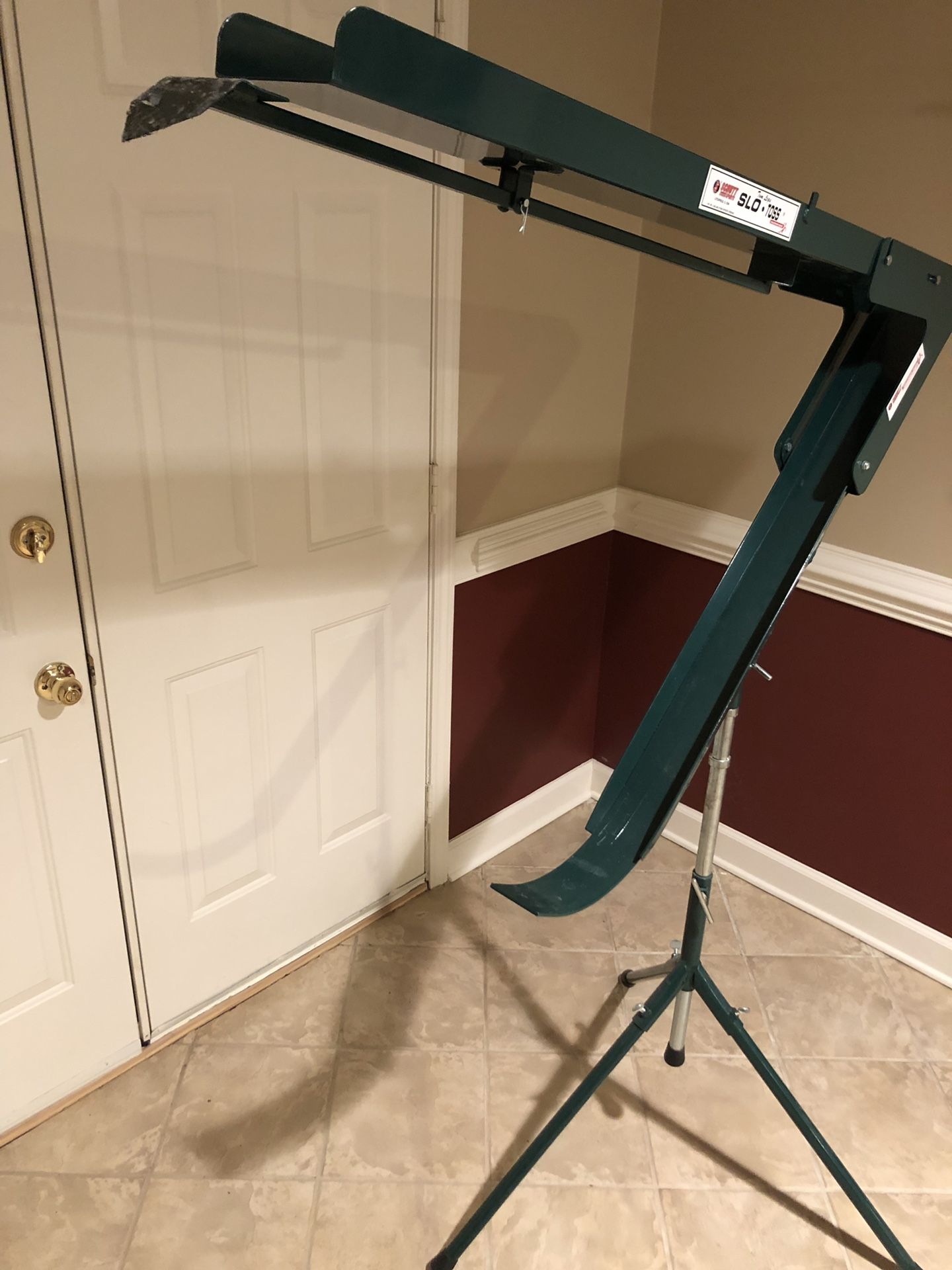 Schutt Slo Toss Pitching Machine